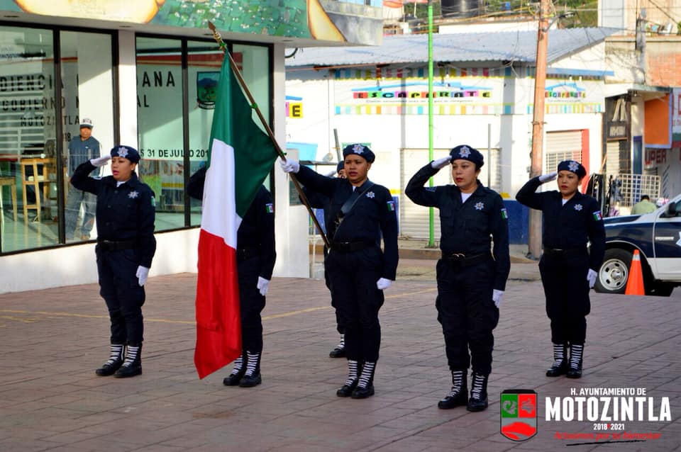 HONORES A LA BANDERA.